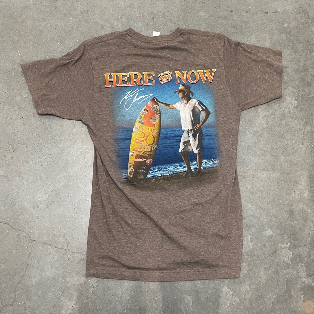 2022 Kenny Chesney Here And Now Tour T-Shirt Unisex Size Medium Brown 17x28”